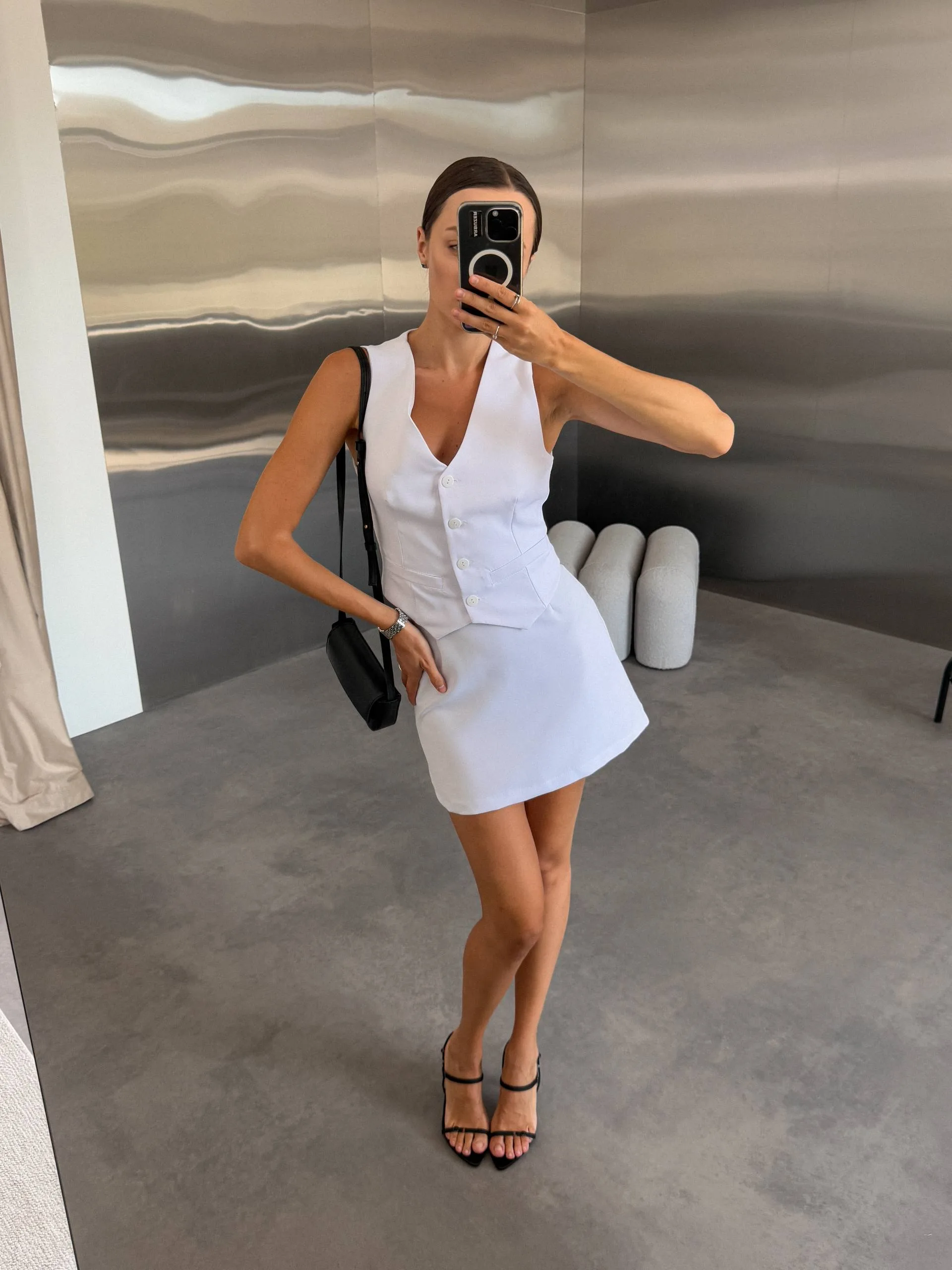 жіночий костюм жилет та спідниця