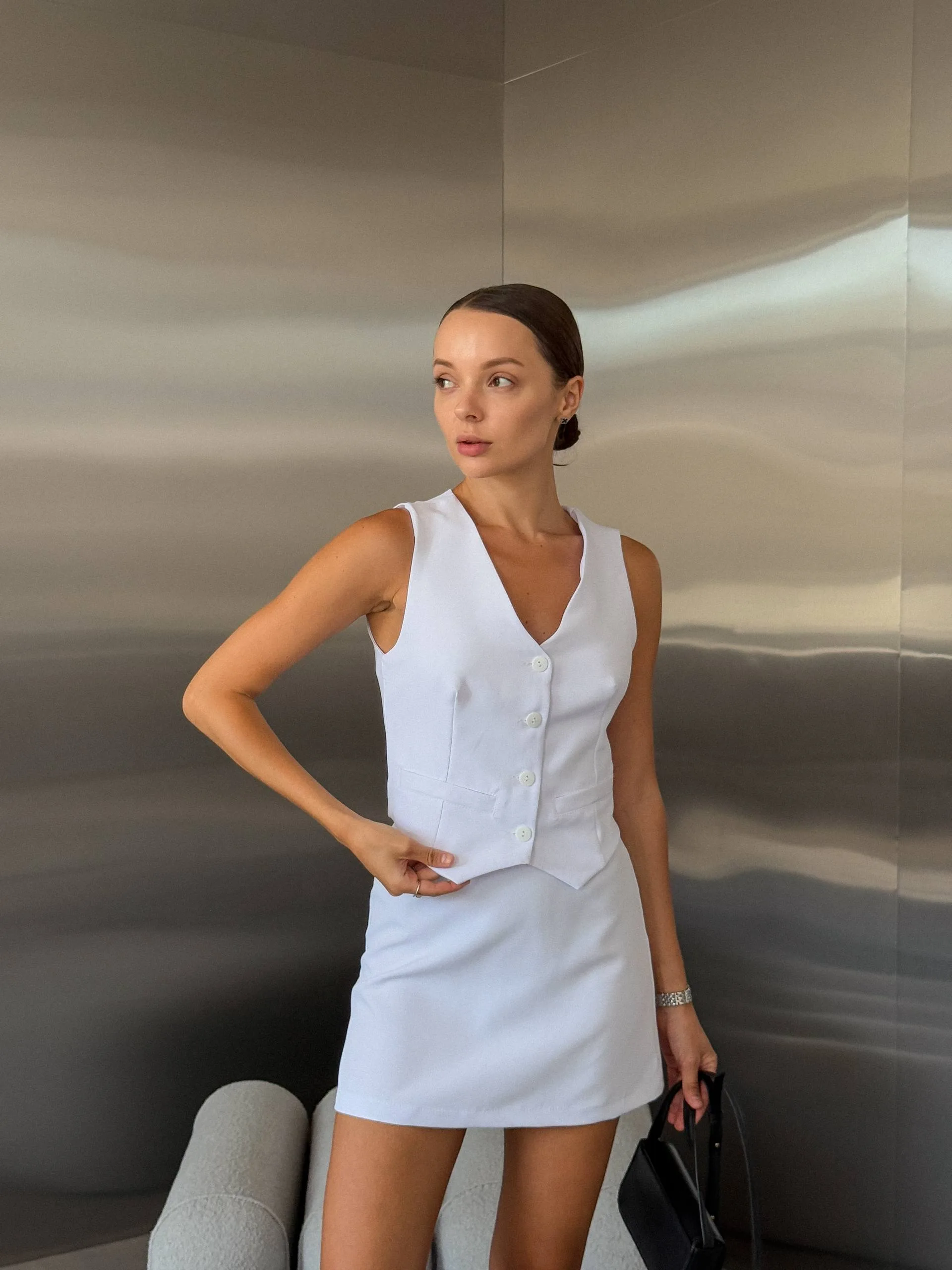 жіночий костюм жилет та спідниця