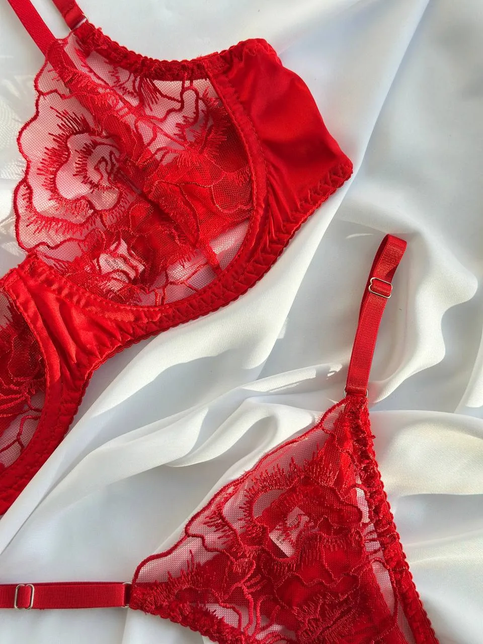 жіночий комплект білизни з панчохами