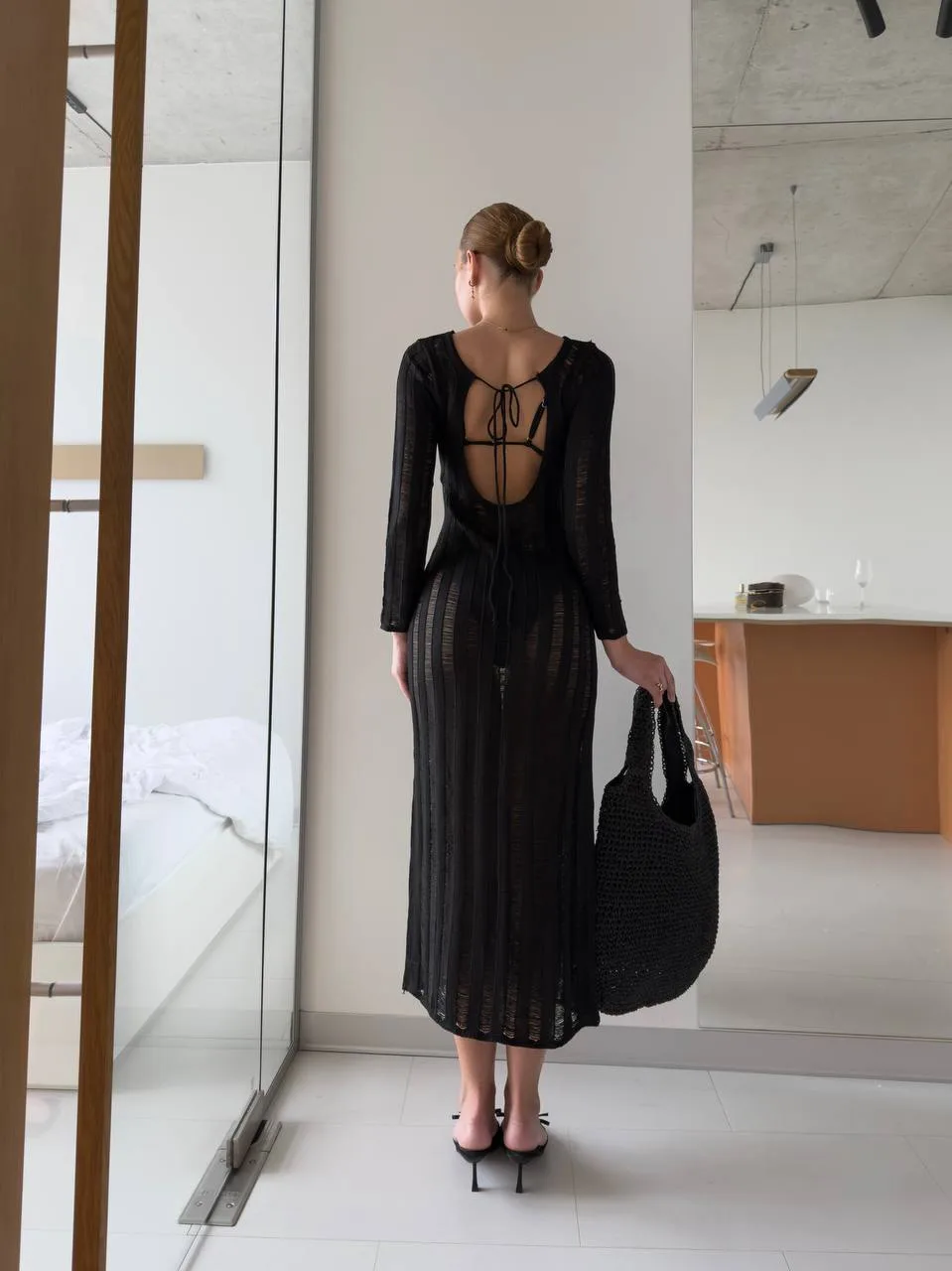 легка сукня з напівпрозорої в’язаної тканини