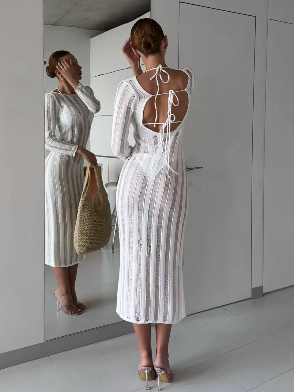 легка сукня з напівпрозорої в’язаної тканини