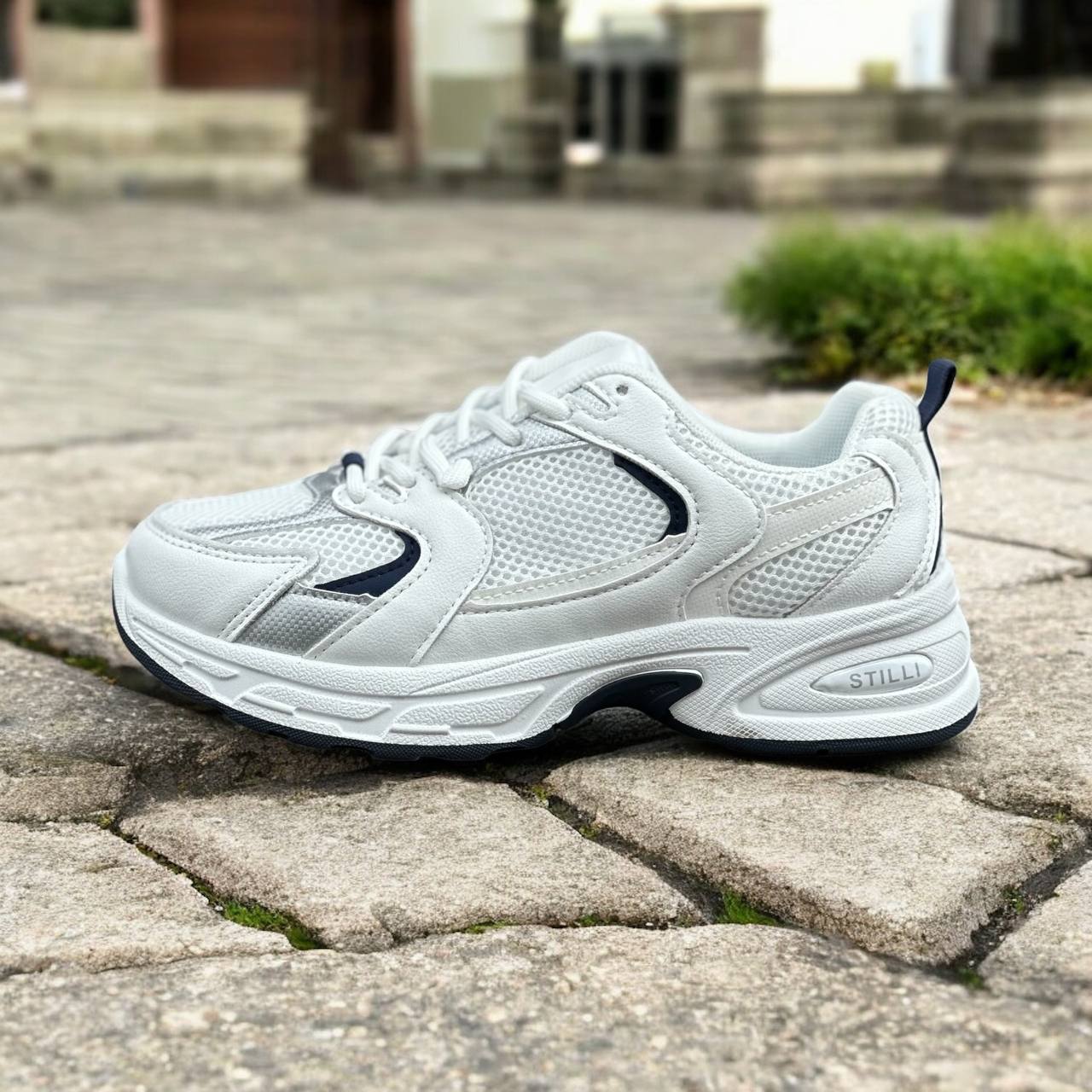 Кросівки жіночі білого кольору