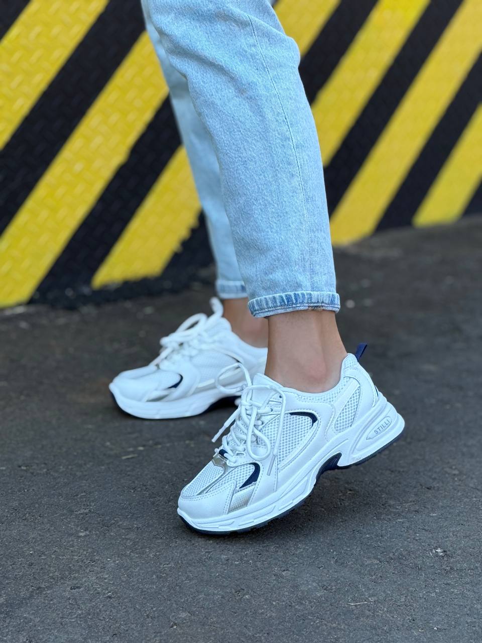 Кросівки жіночі білого кольору - Зображення 2