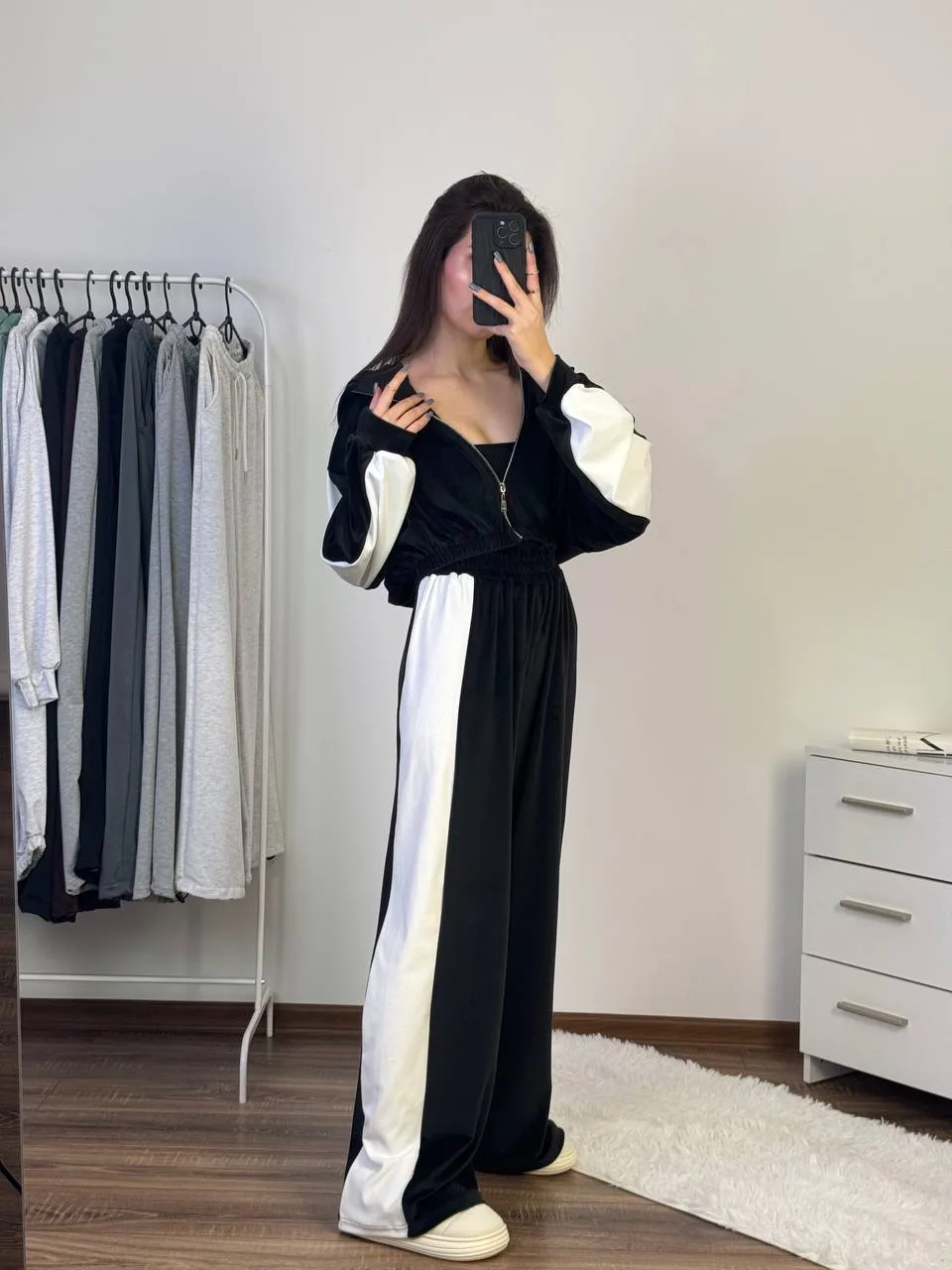 Жіночий велюровий костюм