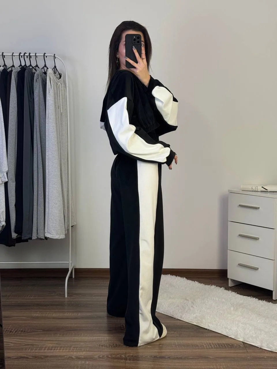 Жіночий велюровий костюм