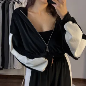 Костюми жіночі