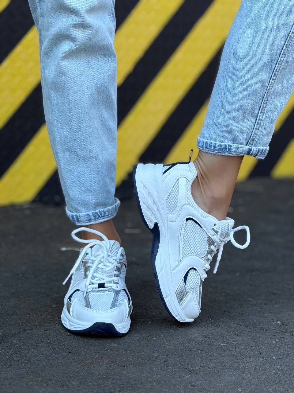 Кросівки жіночі білого кольору - Зображення 3