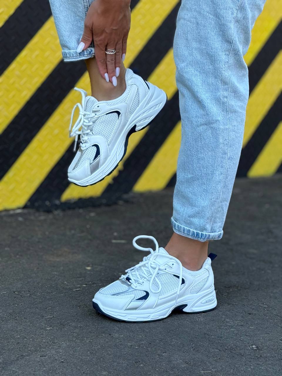 Кросівки жіночі білого кольору - Зображення 5