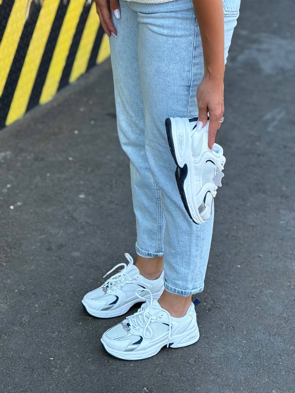 Кросівки жіночі білого кольору - Зображення 7