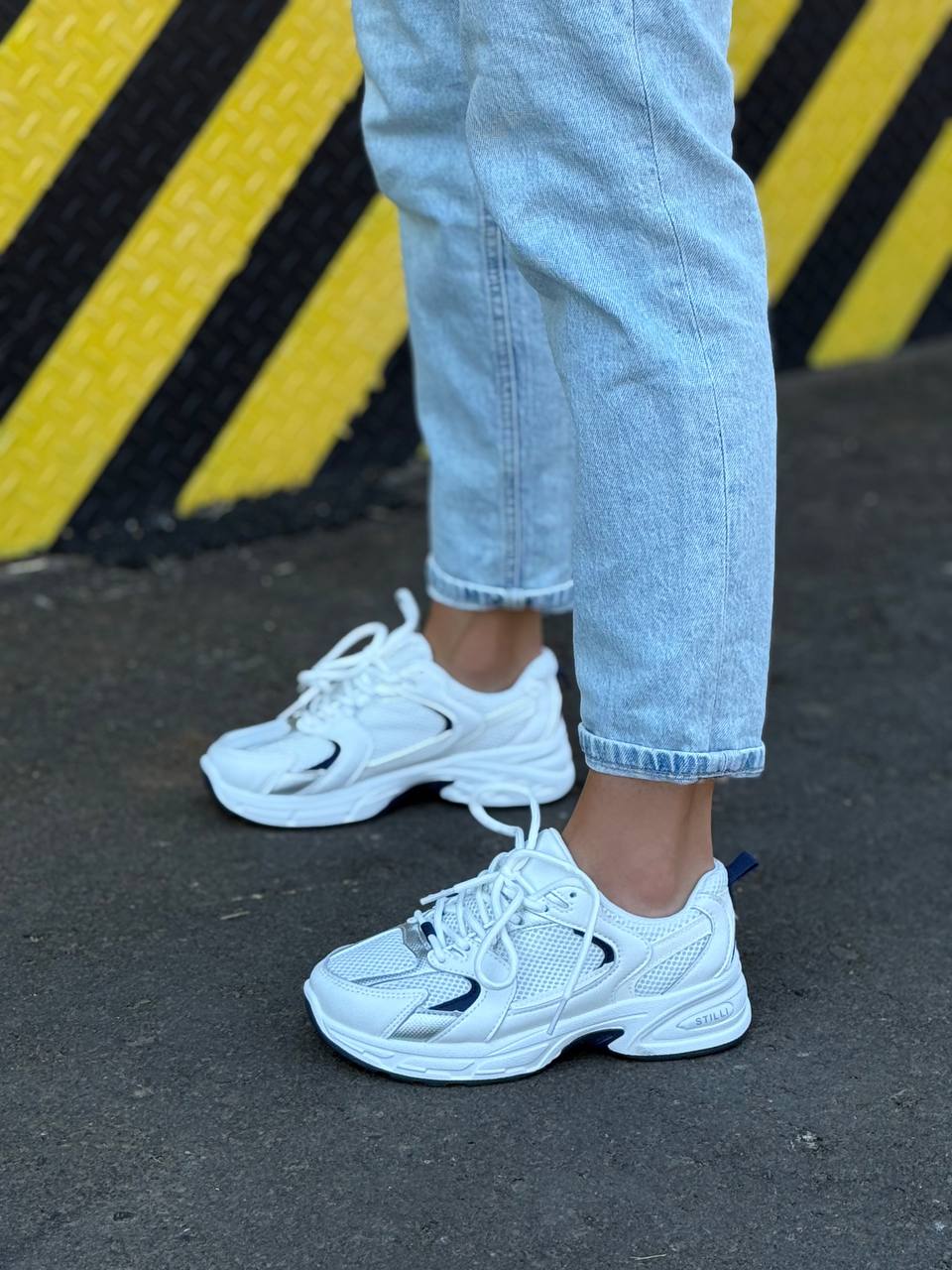 Кросівки жіночі білого кольору - Зображення 8