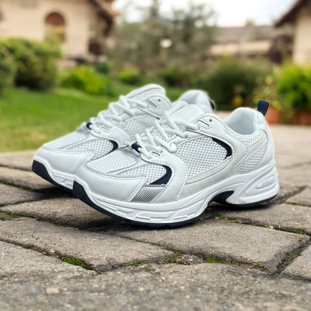 Кросівки жіночі білого кольору - Зображення 9