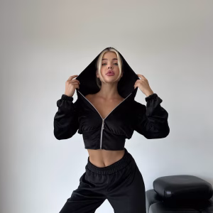 Чорний велюровий костюм