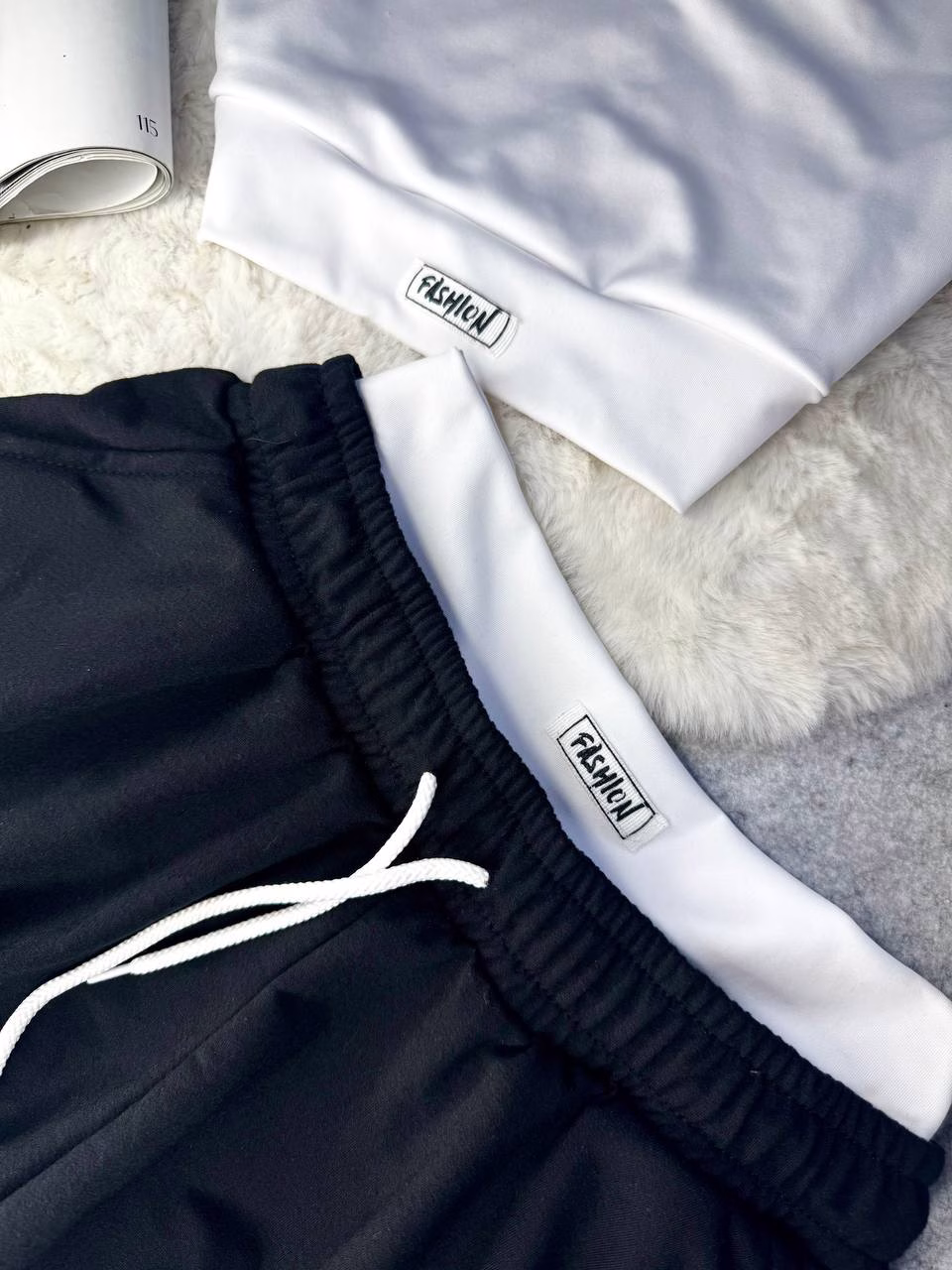 Жіночий костюм з топом і шортами